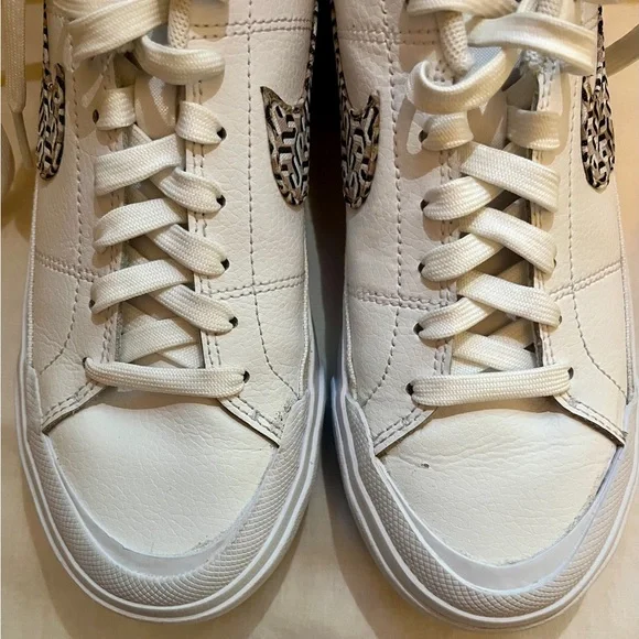 NIKE Women's Court Legacy Lift Platform Casual Sneakers- Size 7-Gently Worn - Picture 8 of 10